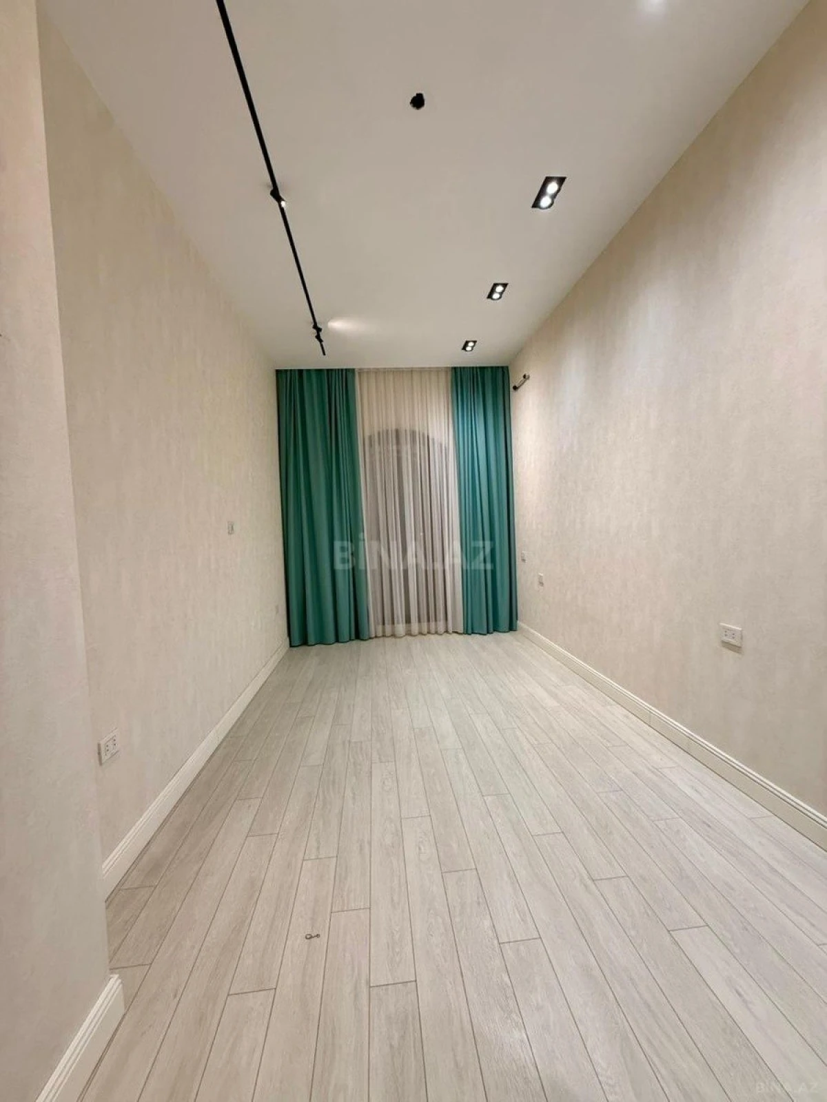 Satılır 3 otaqlı mənzil 107 m²