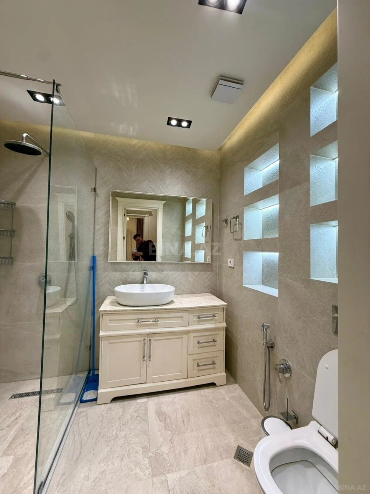 Satılır 3 otaqlı mənzil 107 m²