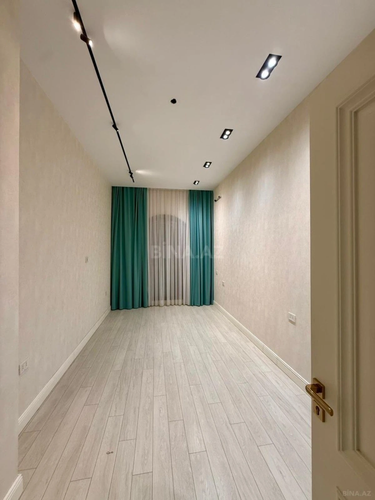 Satılır 3 otaqlı mənzil 107 m²