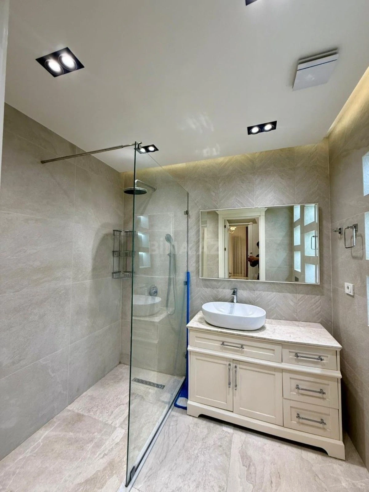 Satılır 3 otaqlı mənzil 107 m²