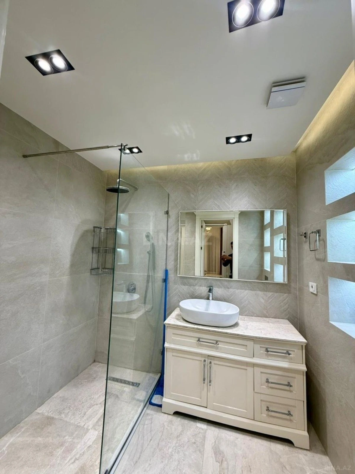 Satılır 3 otaqlı mənzil 107 m²