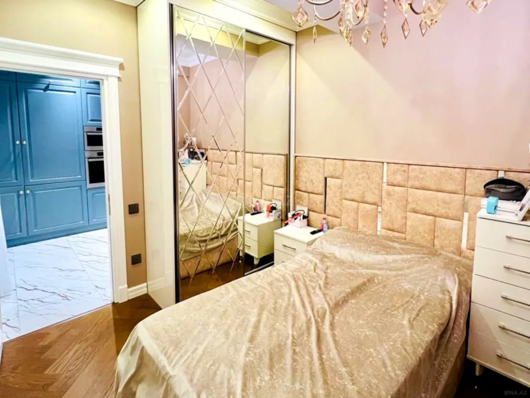 Satılır 4 otaqlı mənzil 140 m²