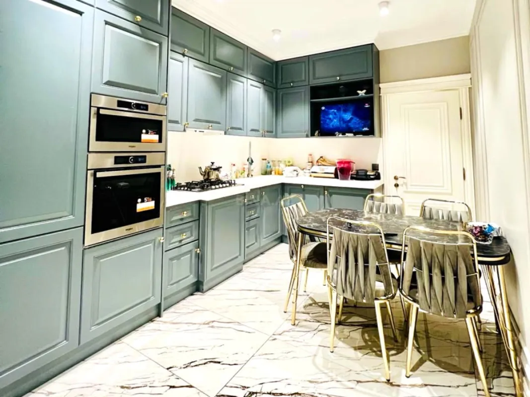 Satılır 4 otaqlı mənzil 140 m²