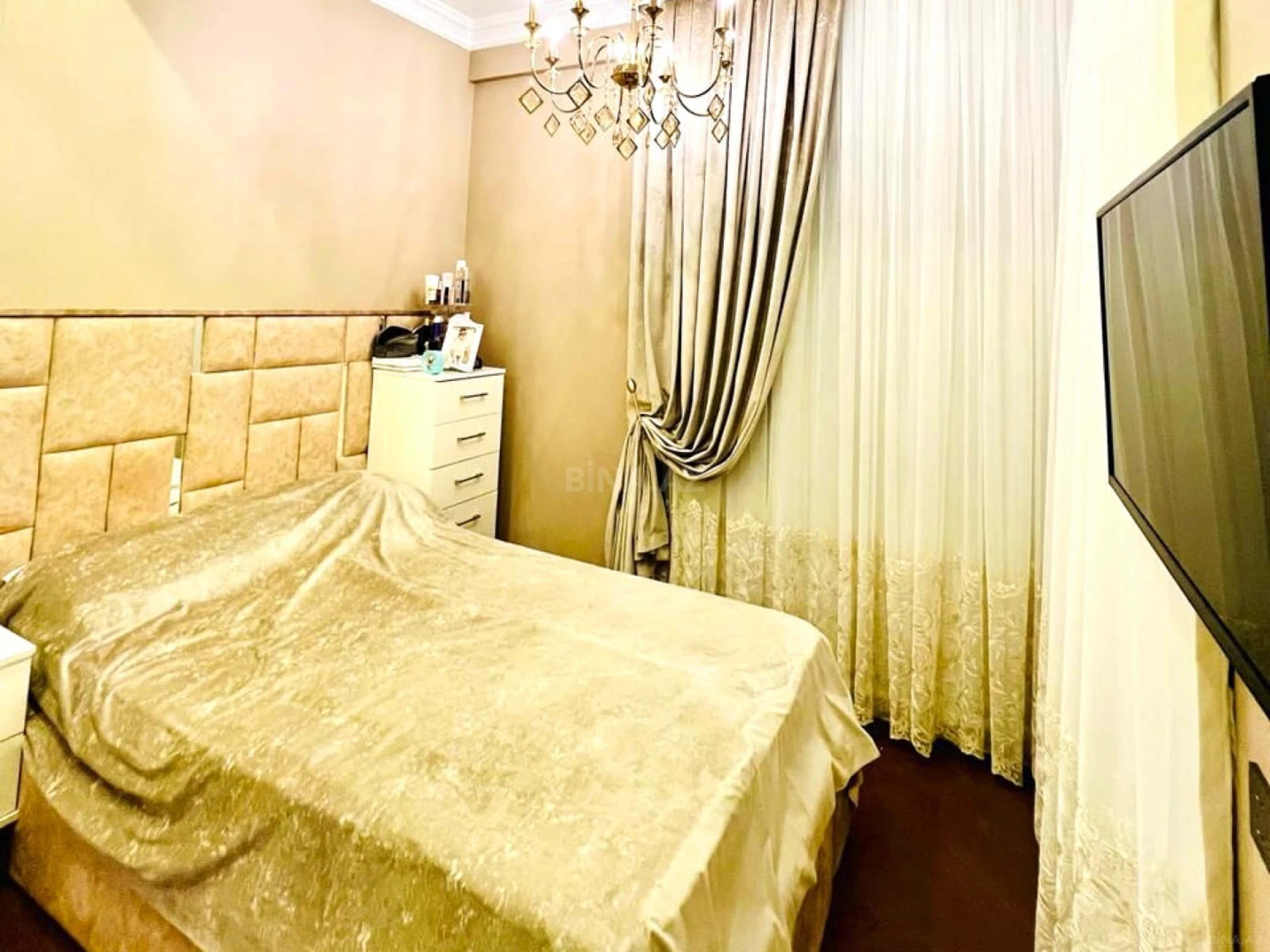 Satılır 4 otaqlı mənzil 140 m²