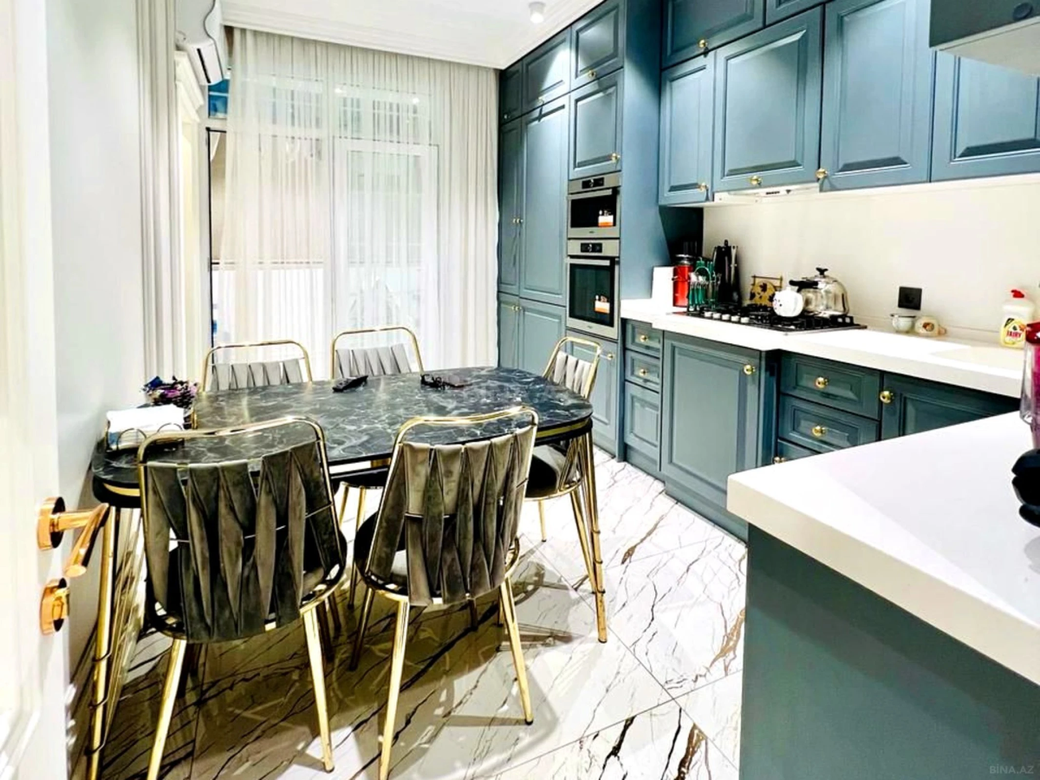 Satılır 4 otaqlı mənzil 140 m²