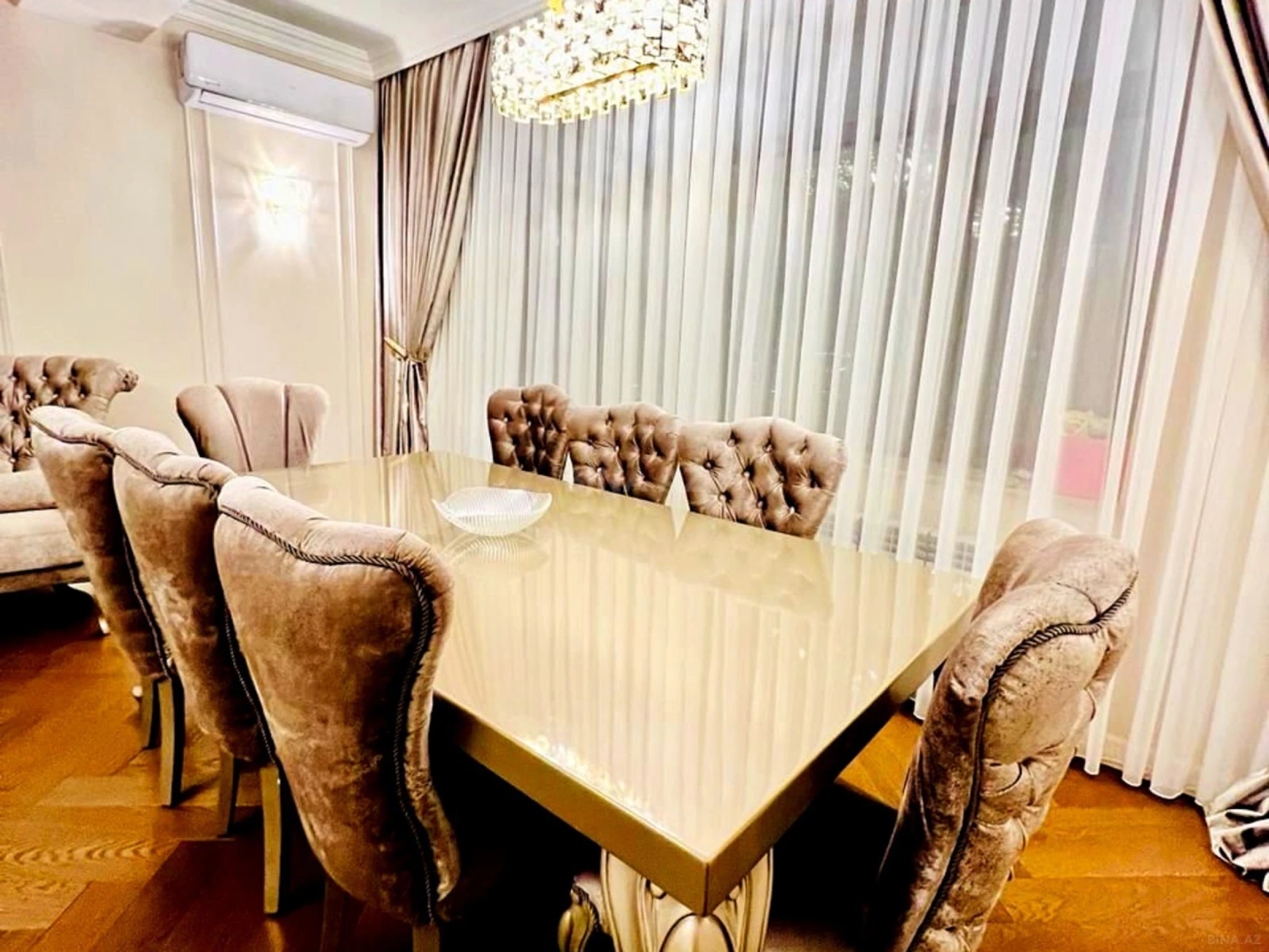 Satılır 4 otaqlı mənzil 140 m²