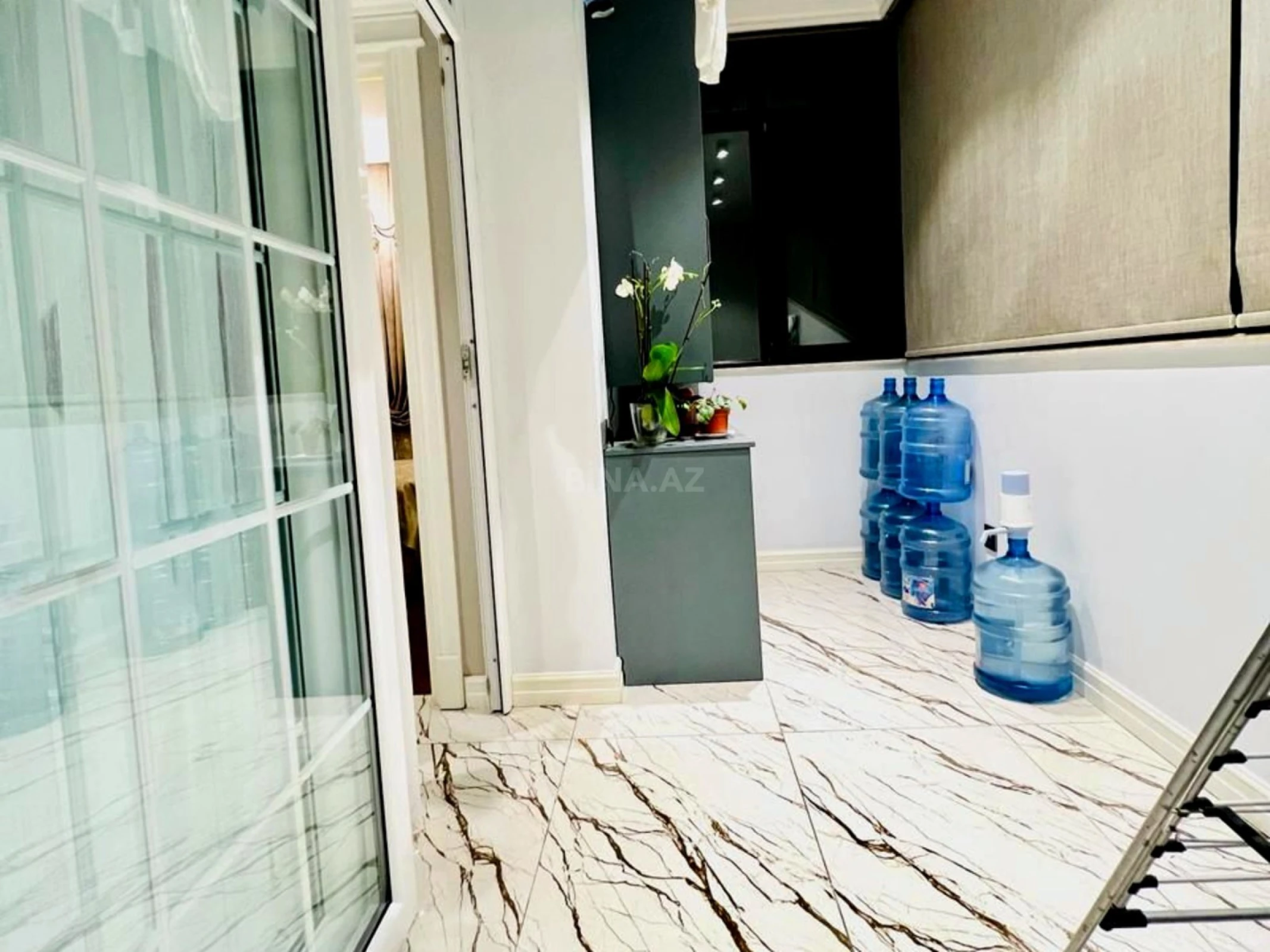 Satılır 4 otaqlı mənzil 140 m²