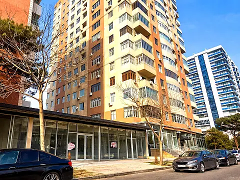 Satılır 4 otaqlı mənzil 140 m²
