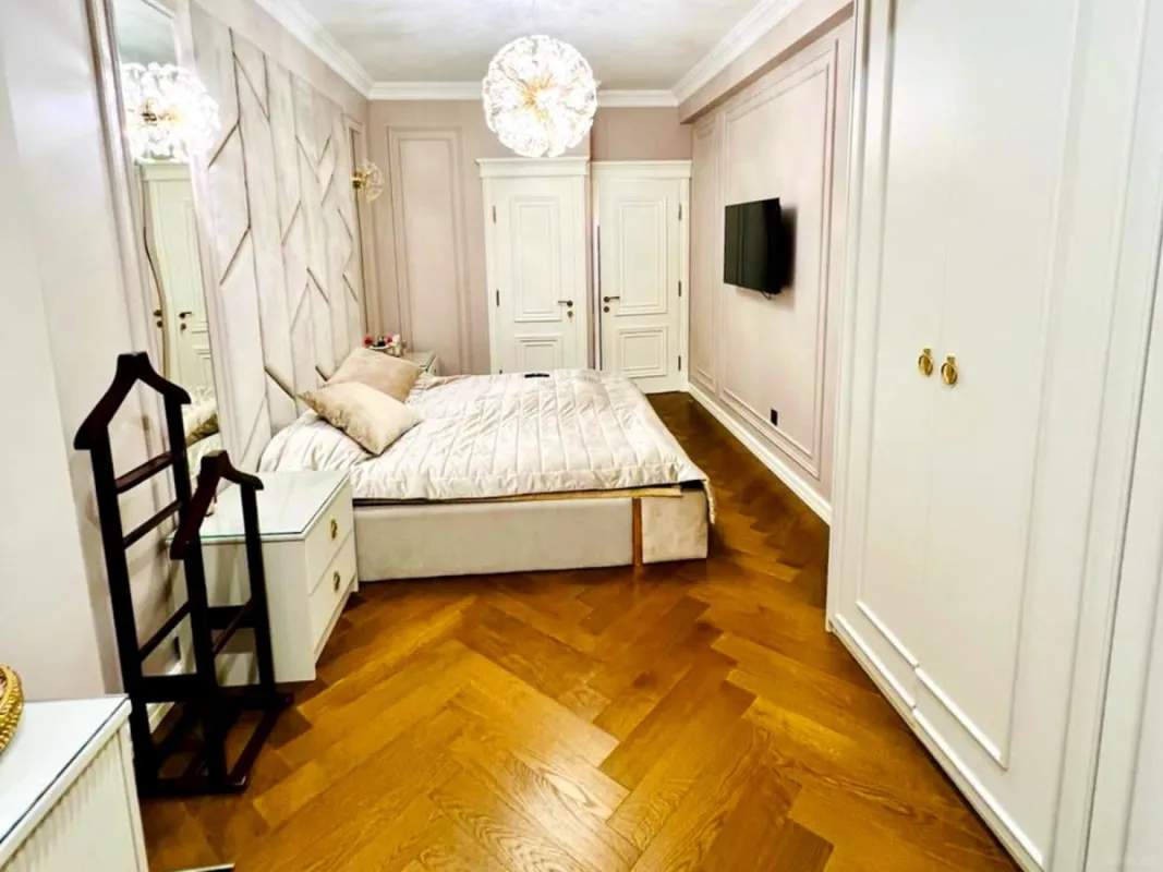 Satılır 4 otaqlı mənzil 140 m²