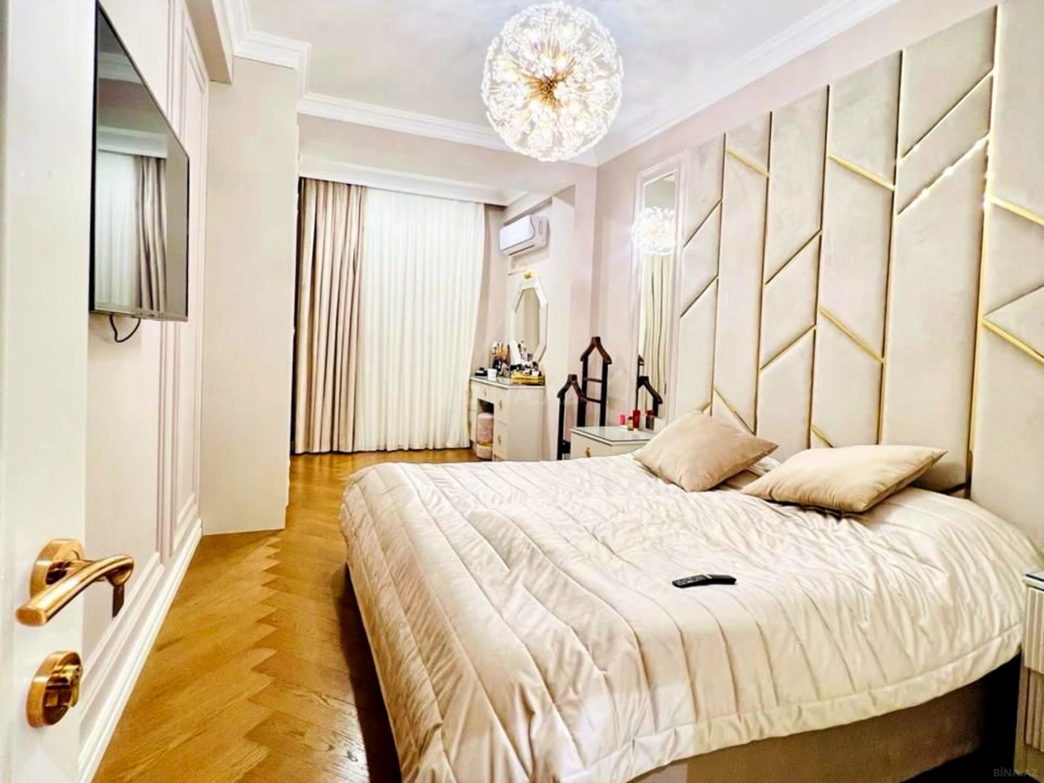 Satılır 4 otaqlı mənzil 140 m²