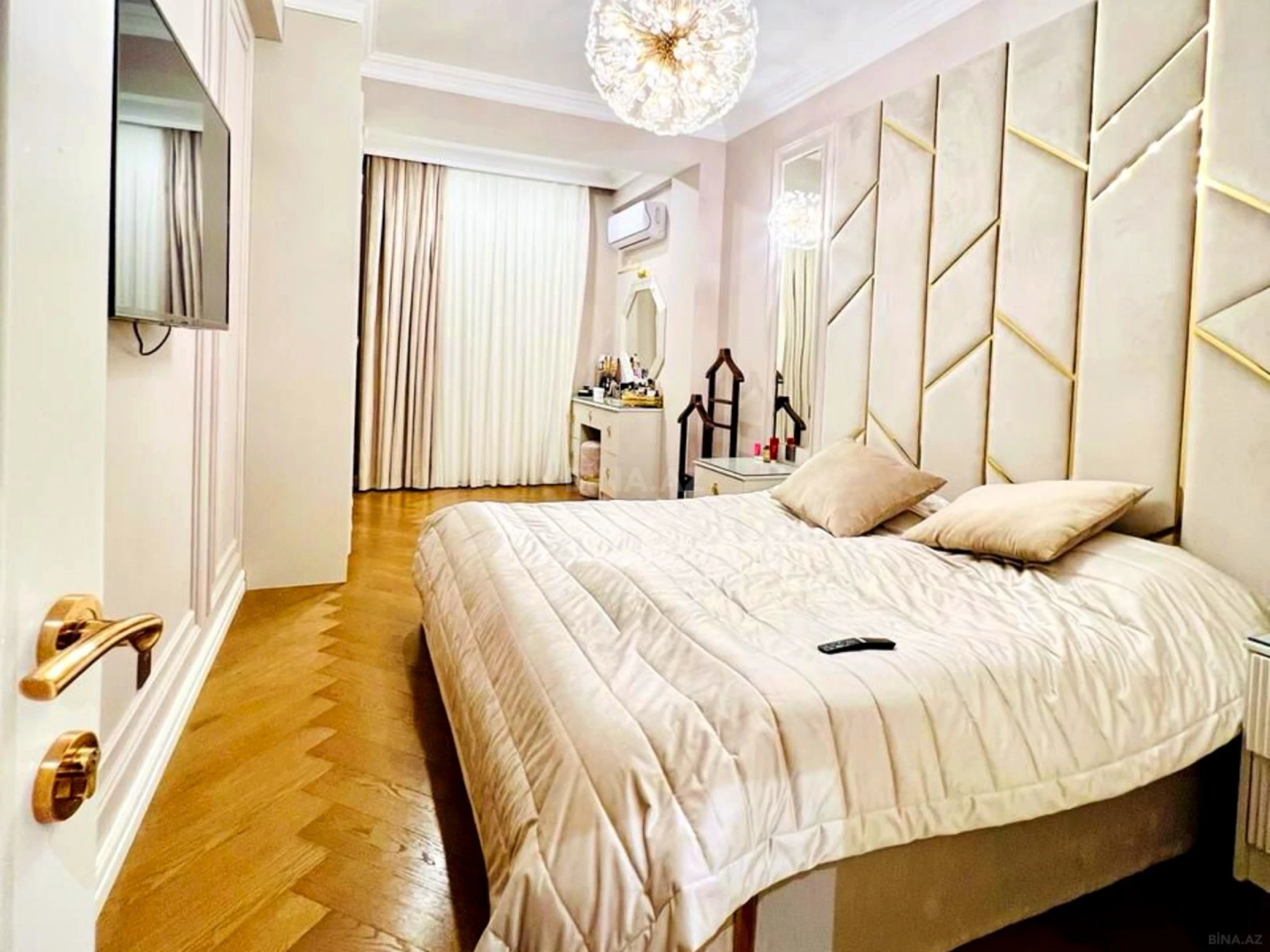 Satılır 4 otaqlı mənzil 140 m²