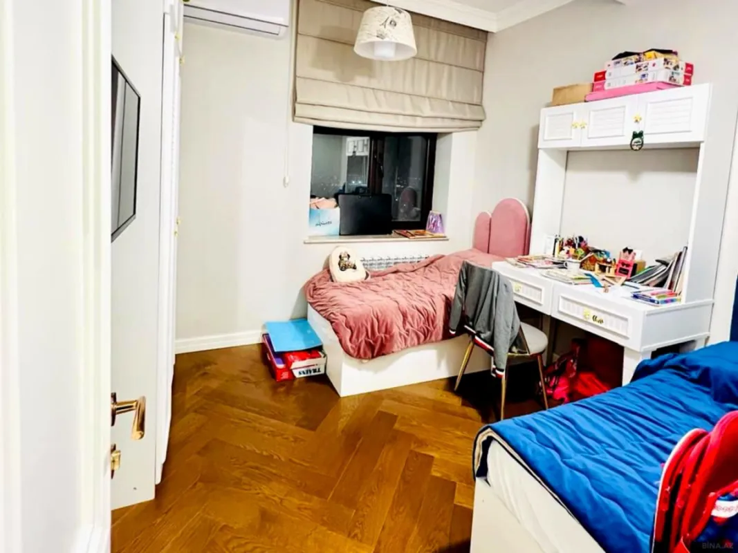 Satılır 4 otaqlı mənzil 140 m²