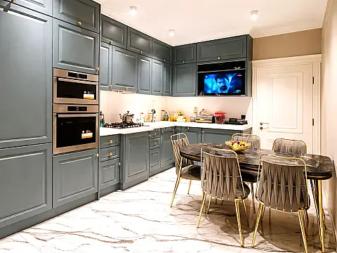 Satılır 4 otaqlı mənzil 140 m²