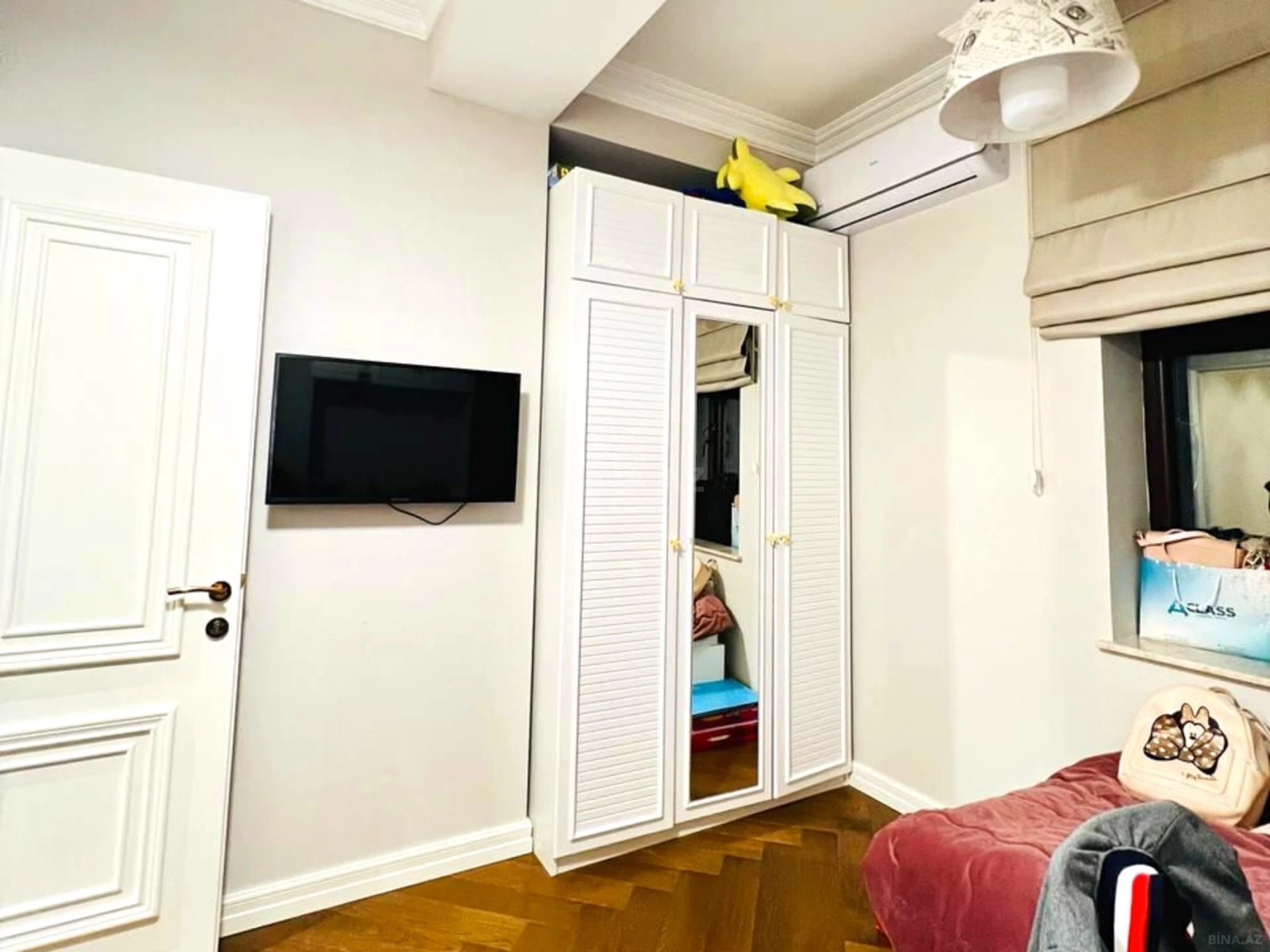 Satılır 4 otaqlı mənzil 140 m²