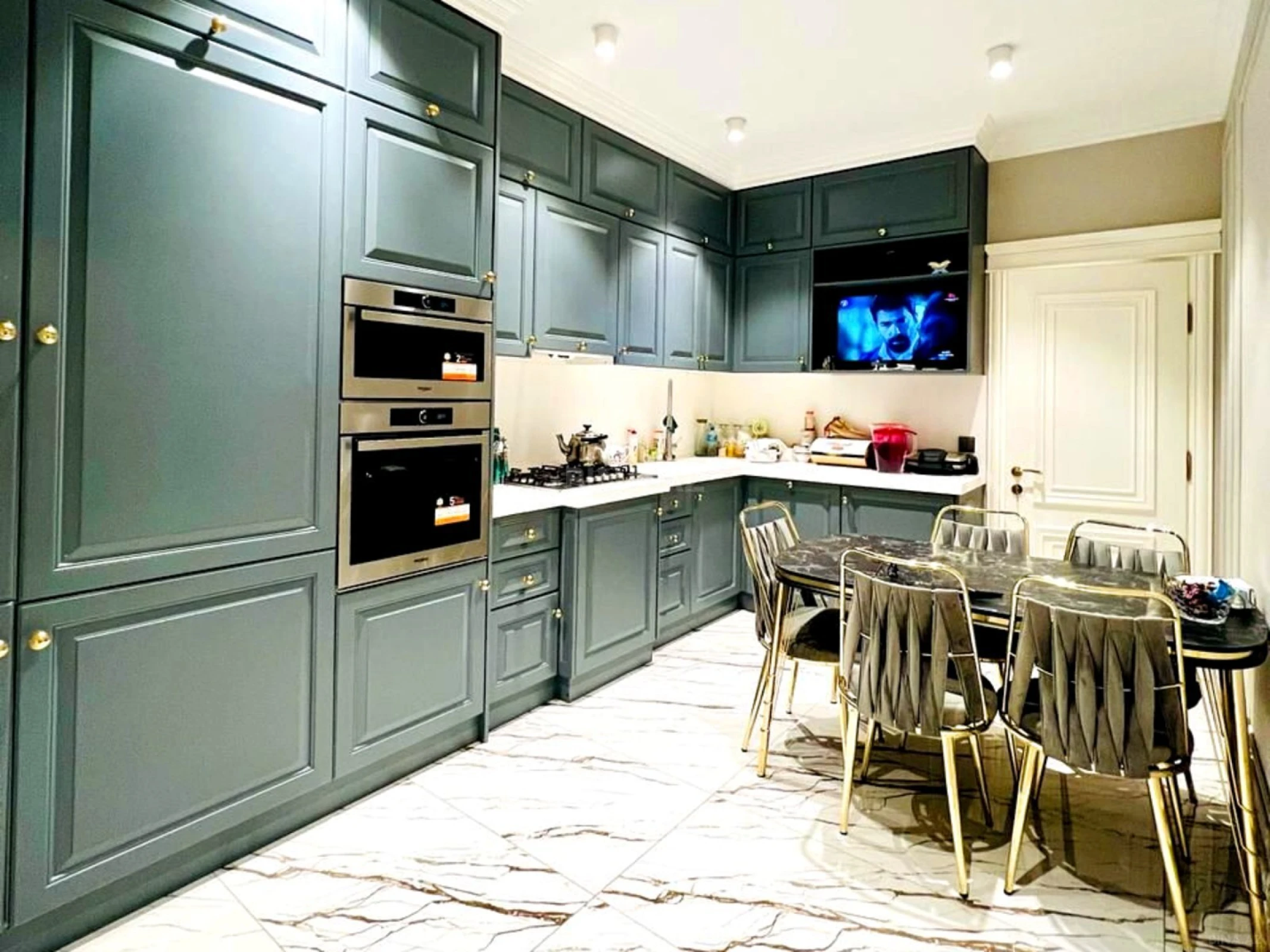 Satılır 4 otaqlı mənzil 140 m²