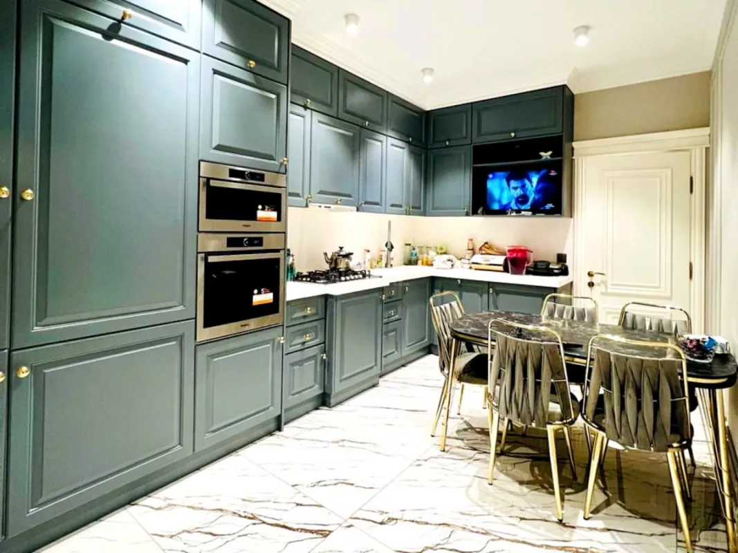 Satılır 4 otaqlı mənzil 140 m²