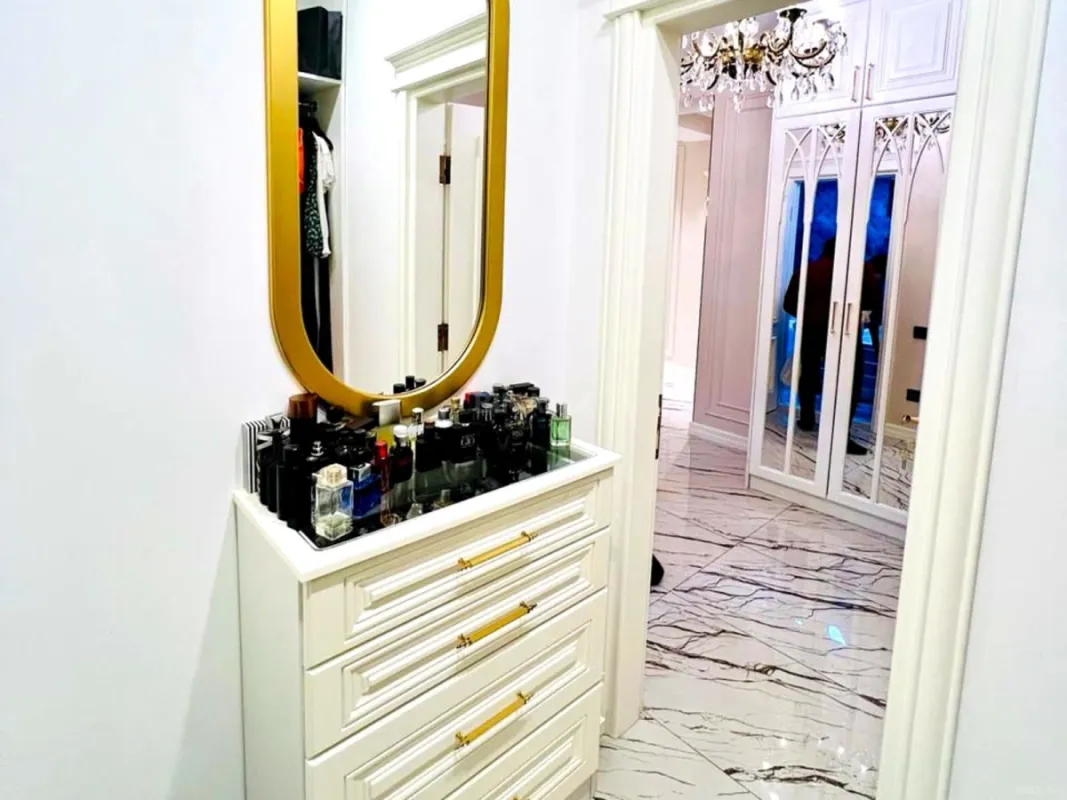 Satılır 4 otaqlı mənzil 140 m²