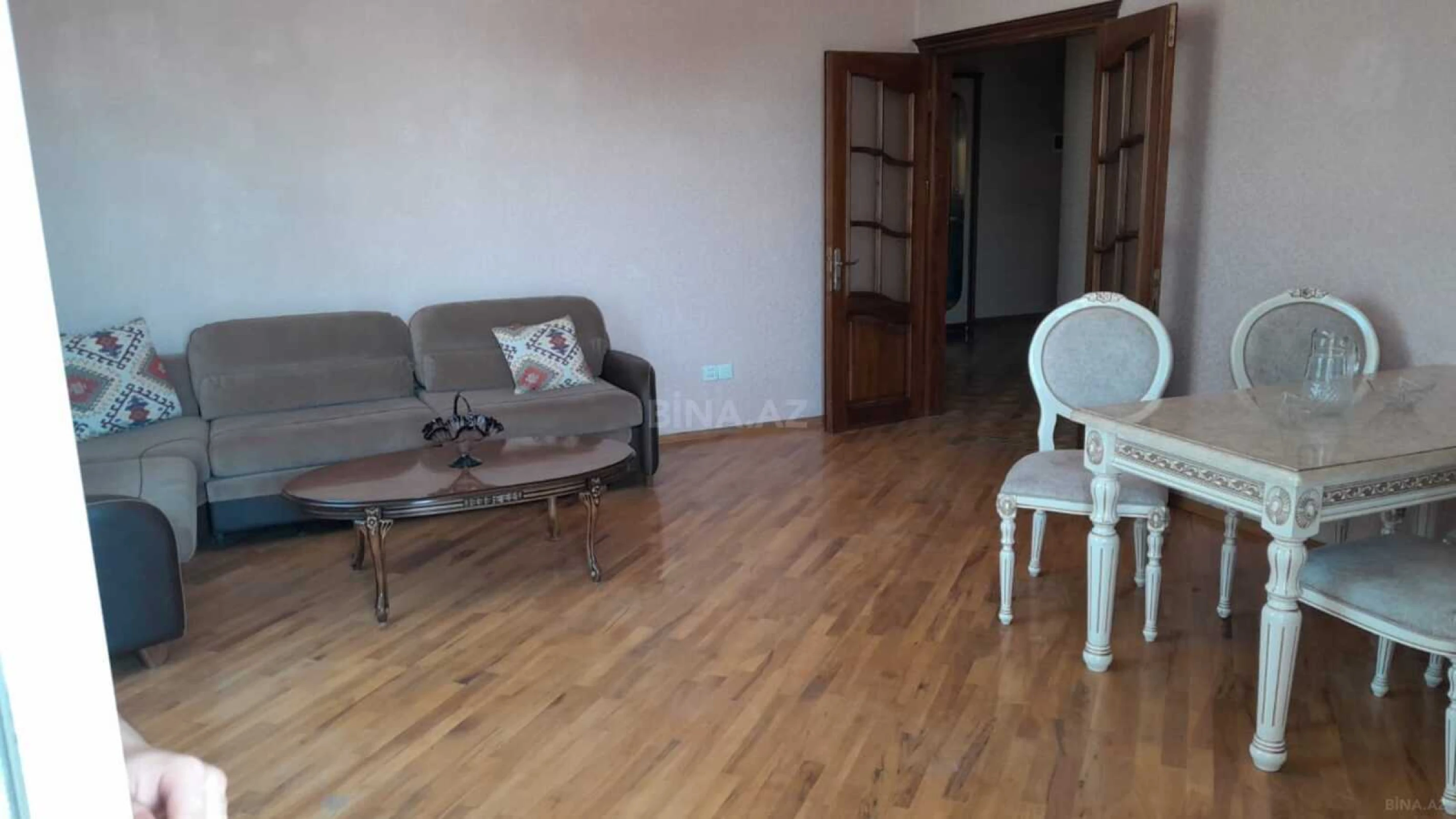 Kirayə verilir 2 otaqlı mənzil 82 m²