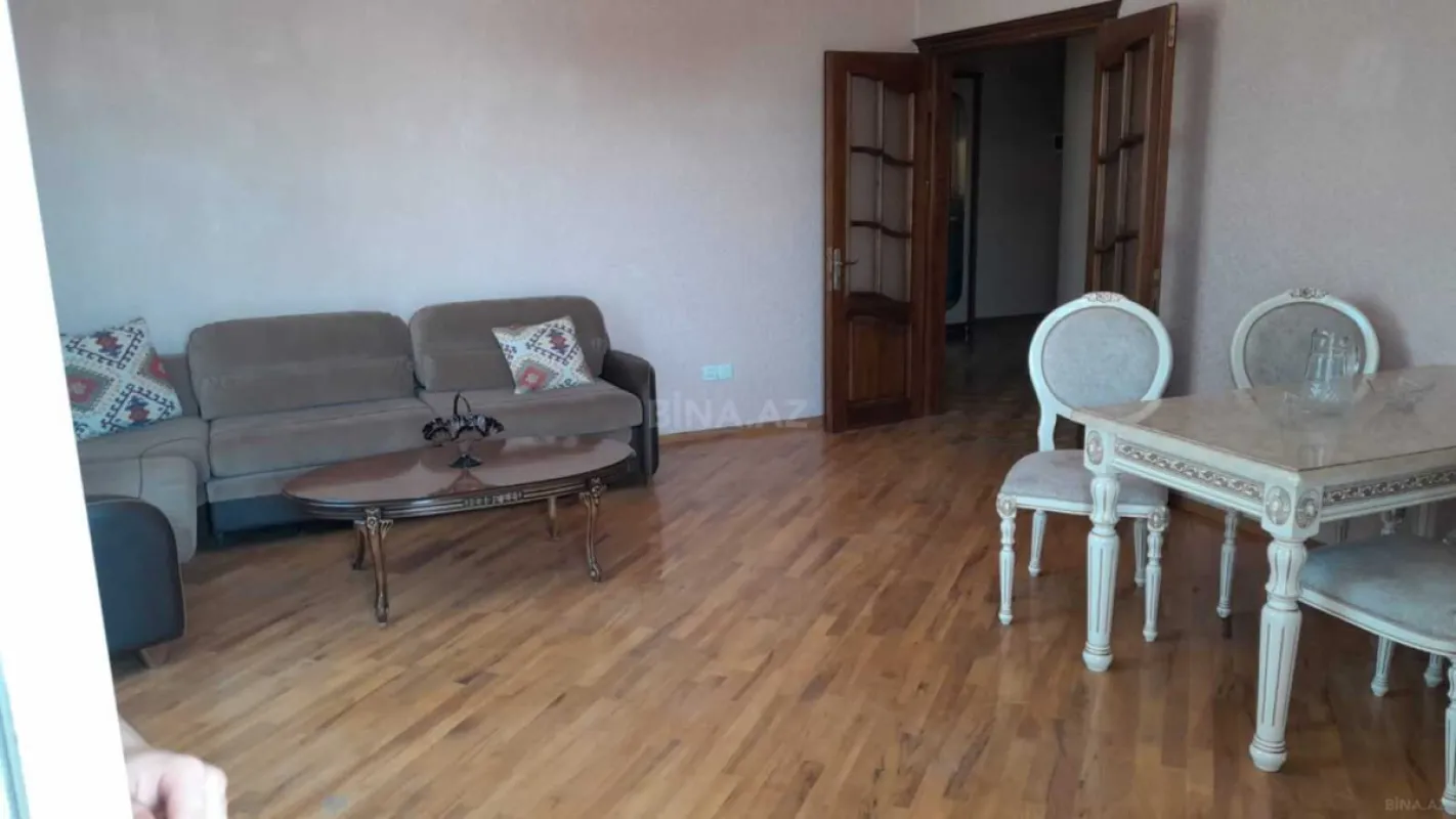 Kirayə verilir 2 otaqlı mənzil 82 m²
