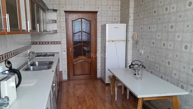 Kirayə verilir 2 otaqlı mənzil 82 m²