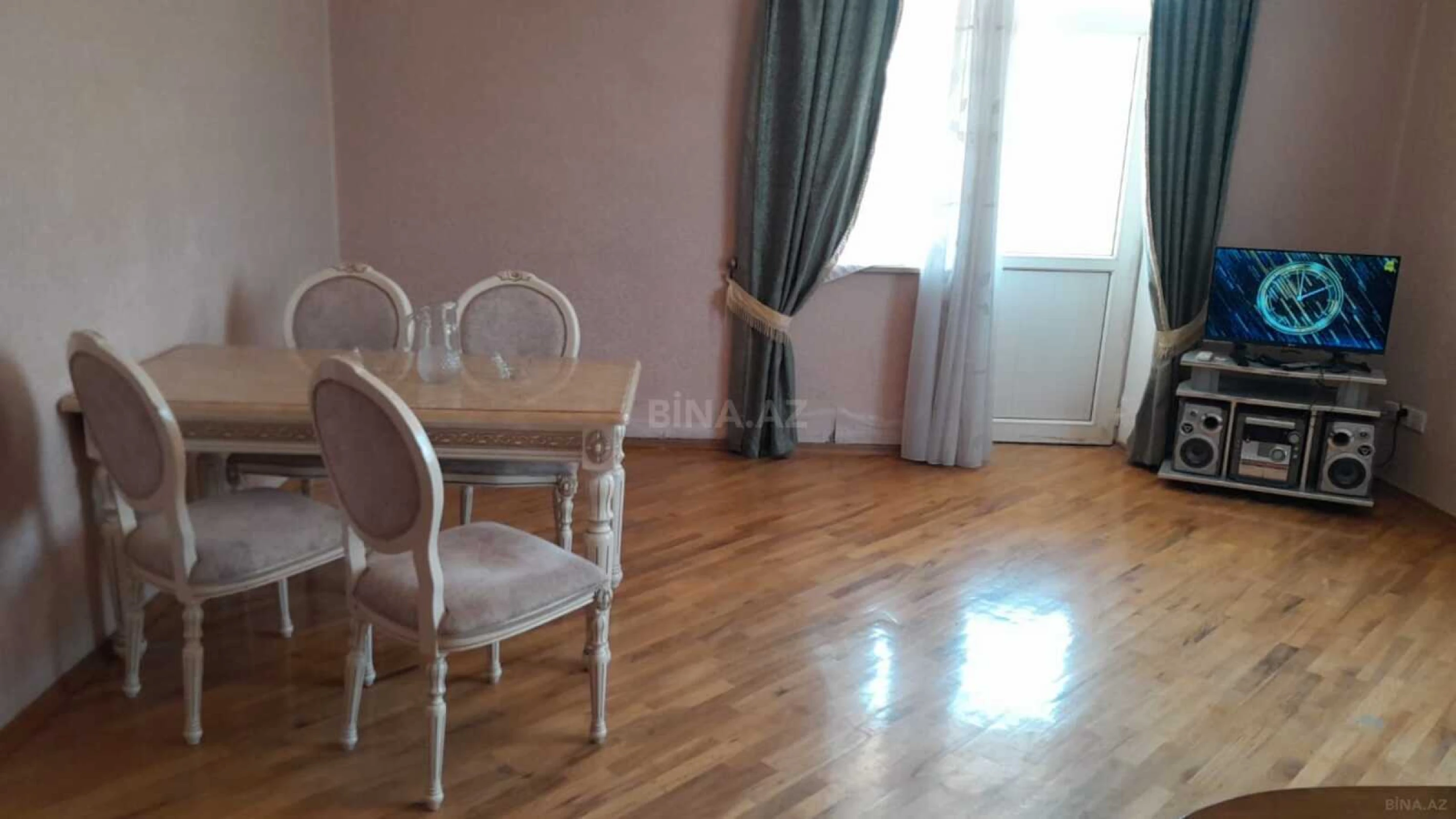 Kirayə verilir 2 otaqlı mənzil 82 m²