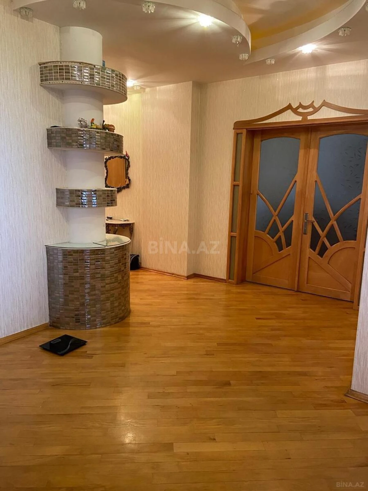 Satılır 4 otaqlı mənzil 220 m²