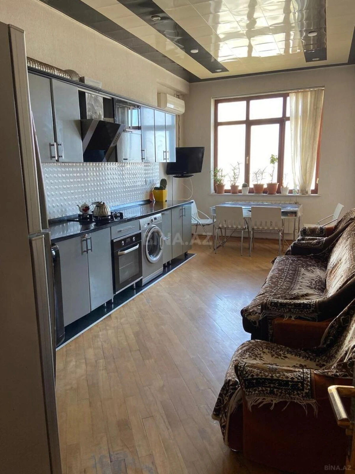Satılır 4 otaqlı mənzil 220 m²