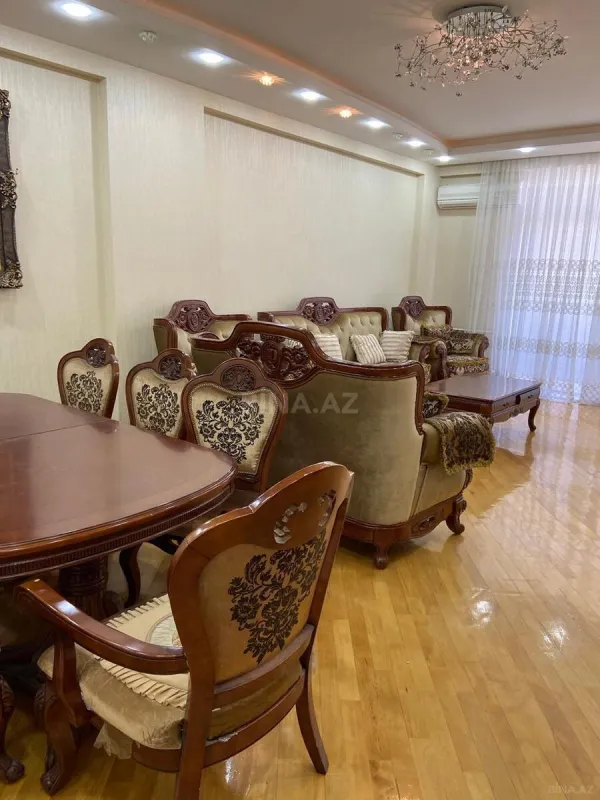 Satılır 4 otaqlı mənzil 220 m²