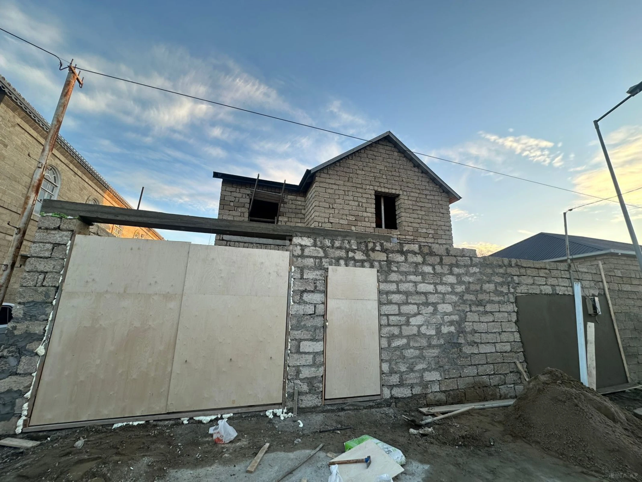 Satılır 6 otaqlı həyət evi 200 m²