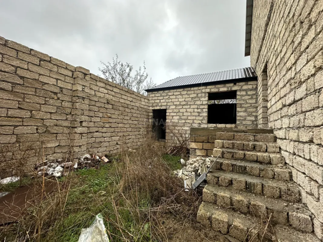 Satılır 6 otaqlı həyət evi 200 m²