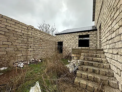 Satılır 6 otaqlı həyət evi 200 m²