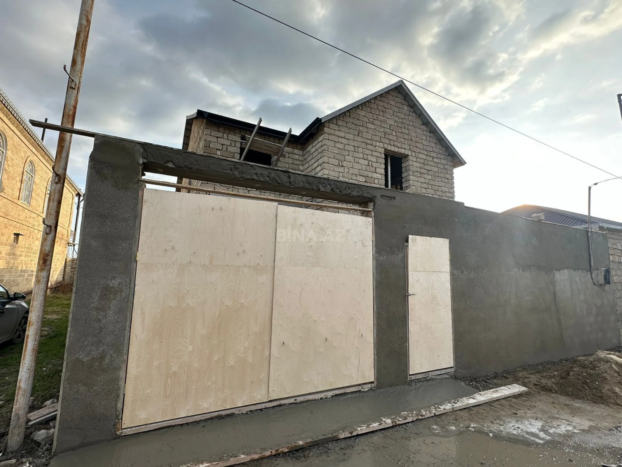 Satılır 6 otaqlı həyət evi 200 m²