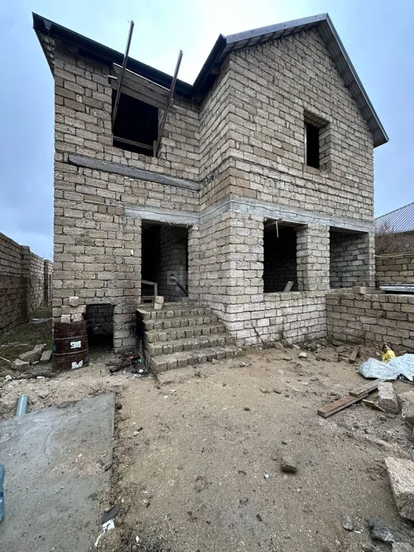 Satılır 6 otaqlı həyət evi 200 m²