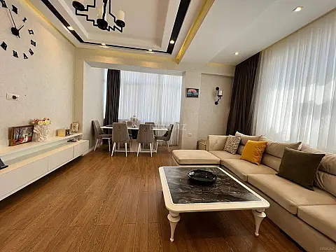 Kirayə verilir 2 otaqlı mənzil 80 m²