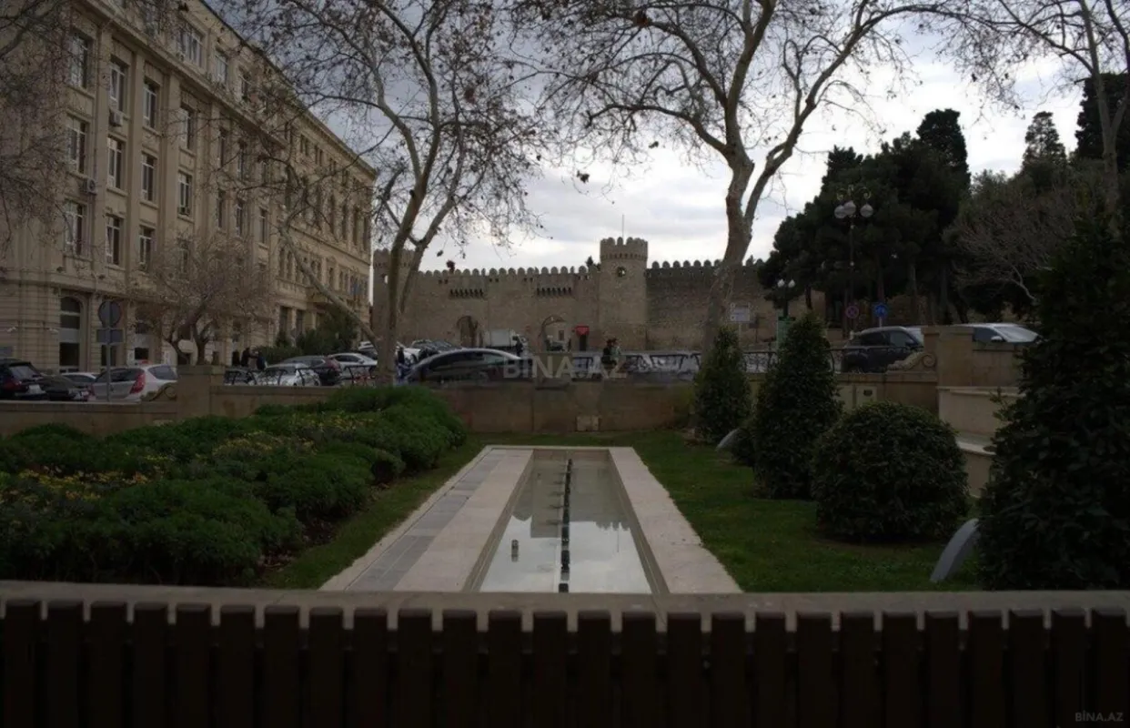 Satılır 4 otaqlı mənzil 160 m²