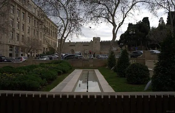 Satılır 4 otaqlı mənzil 160 m²