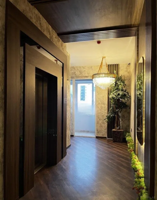 Satılır 4 otaqlı mənzil 160 m²