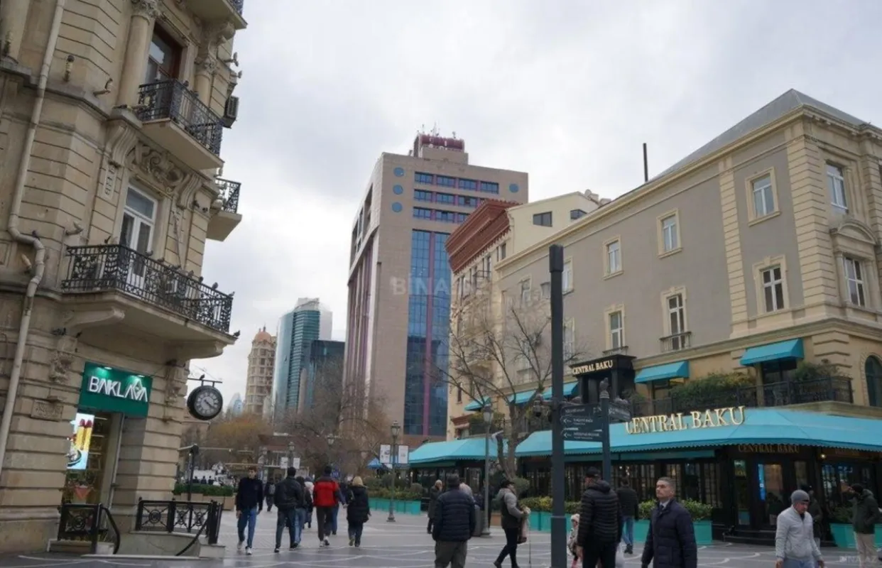 Satılır 4 otaqlı mənzil 160 m²