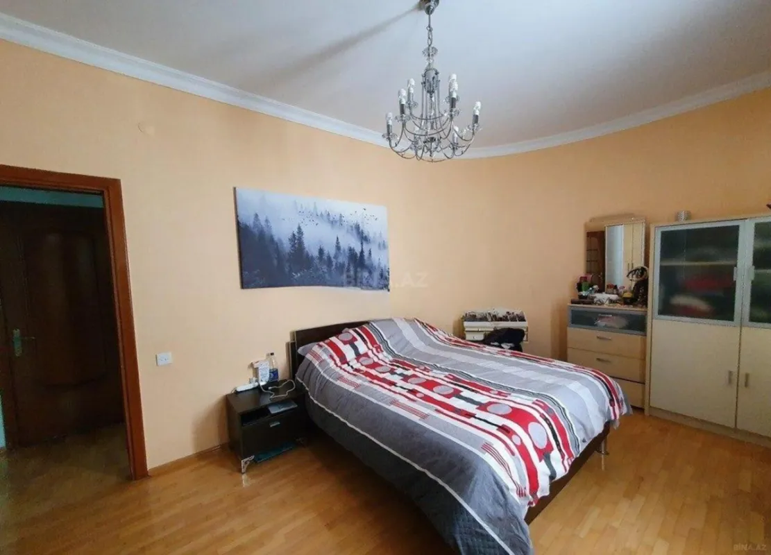 Satılır 4 otaqlı mənzil 160 m²