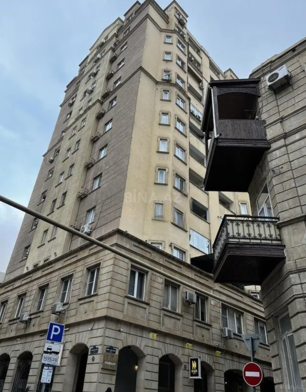 Satılır 4 otaqlı mənzil 160 m²