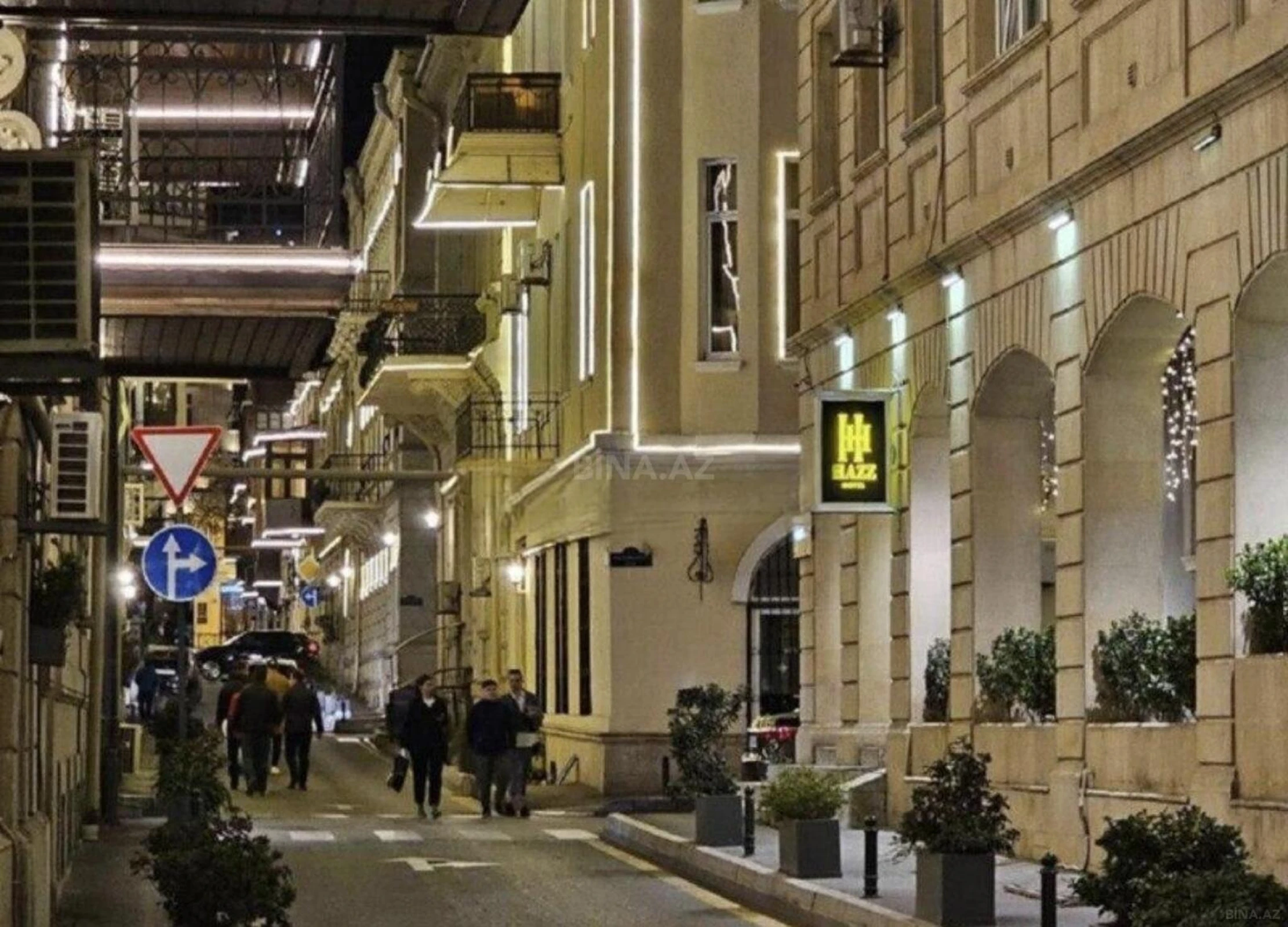 Satılır 4 otaqlı mənzil 160 m²