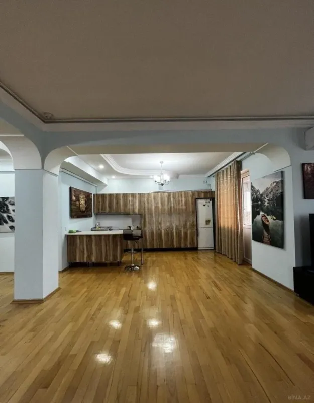Satılır 4 otaqlı mənzil 160 m²