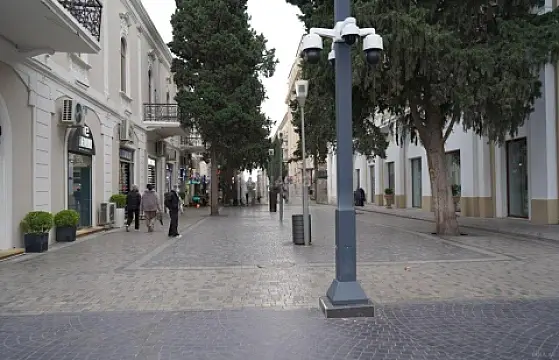 Satılır 4 otaqlı mənzil 160 m²