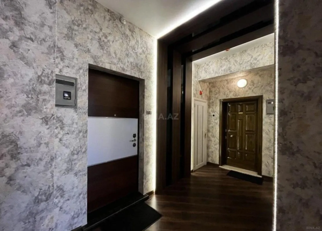 Satılır 4 otaqlı mənzil 160 m²