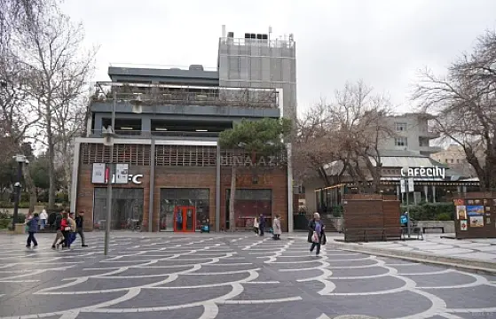 Satılır 4 otaqlı mənzil 160 m²