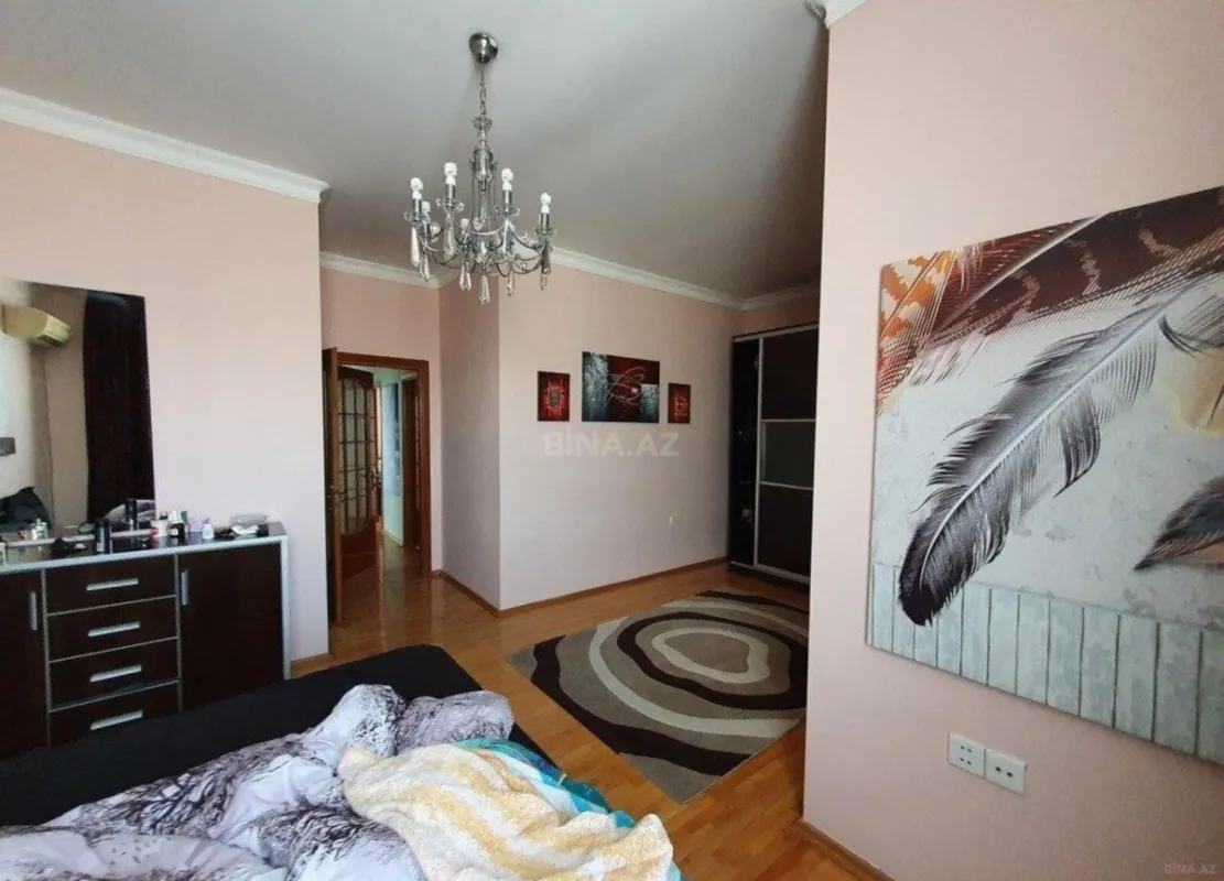 Satılır 4 otaqlı mənzil 160 m²