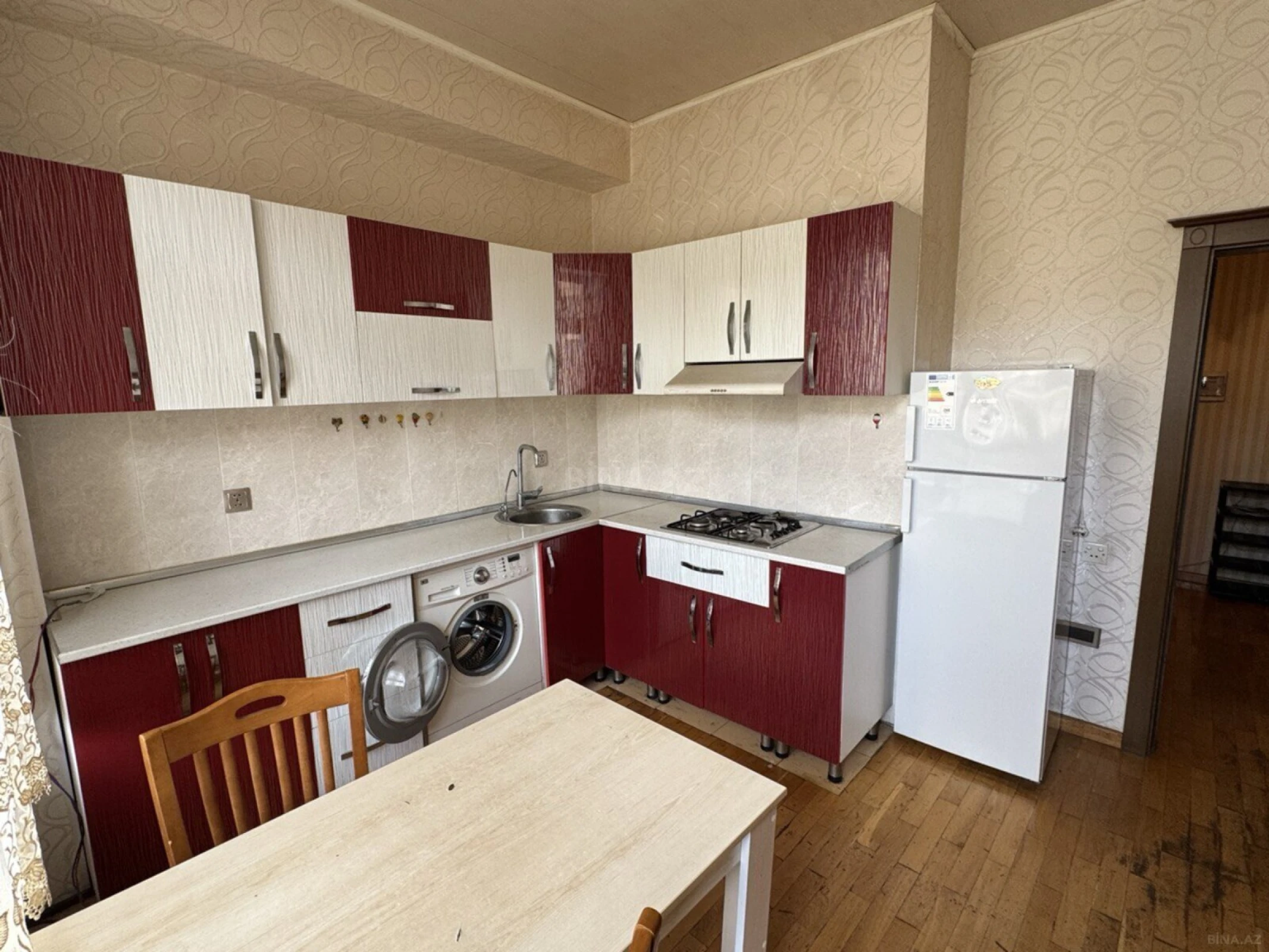 Kirayə verilir 2 otaqlı mənzil 80 m²