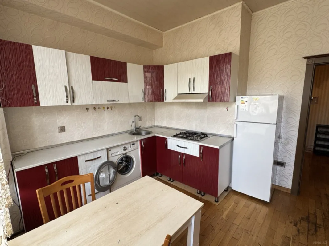 Kirayə verilir 2 otaqlı mənzil 80 m²