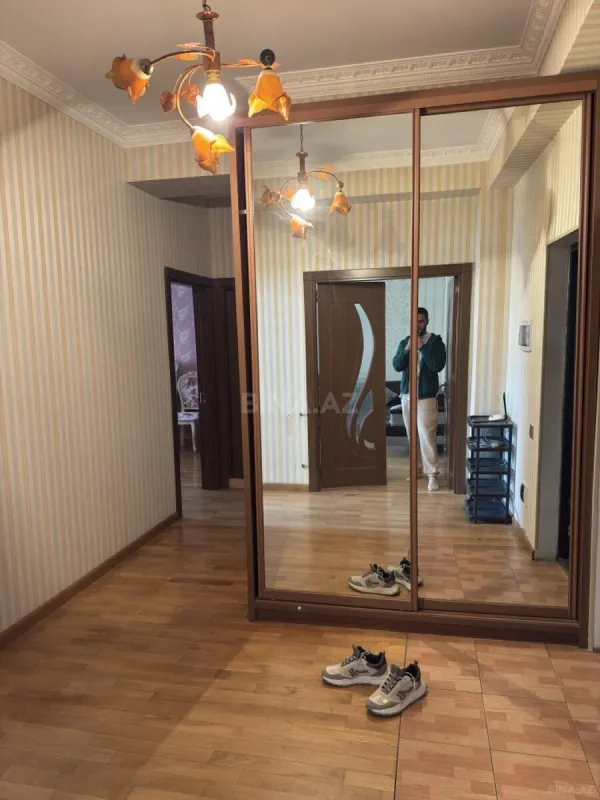 Kirayə verilir 2 otaqlı mənzil 80 m²