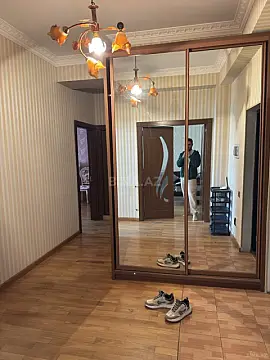 Kirayə verilir 2 otaqlı mənzil 80 m²